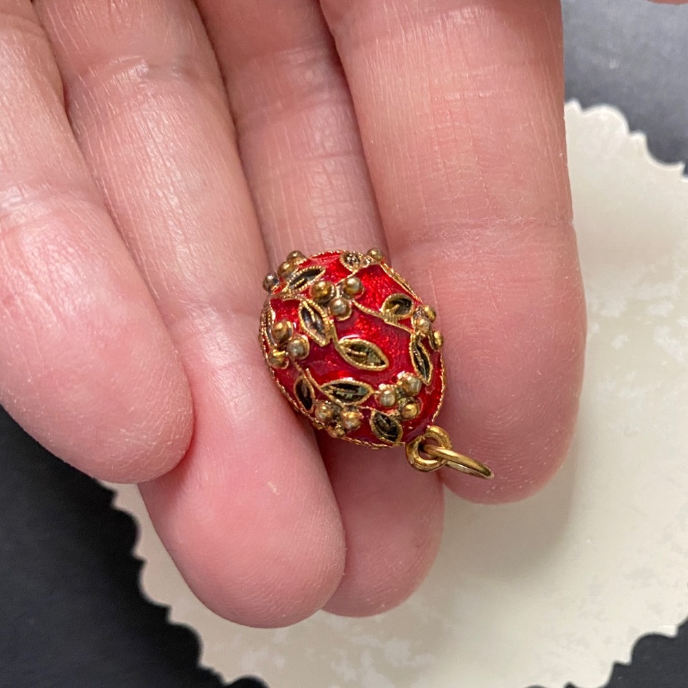 VINTAGE Egg Pendant